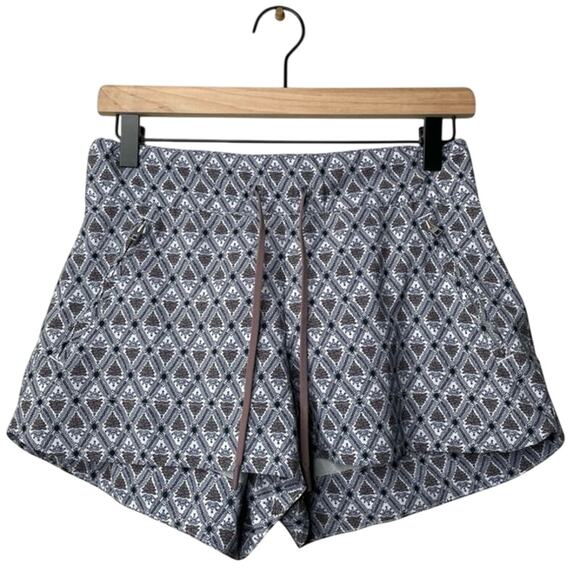 Athleta Geometric Print Athletic Shorts - Size 14 - Picture 1 of 8